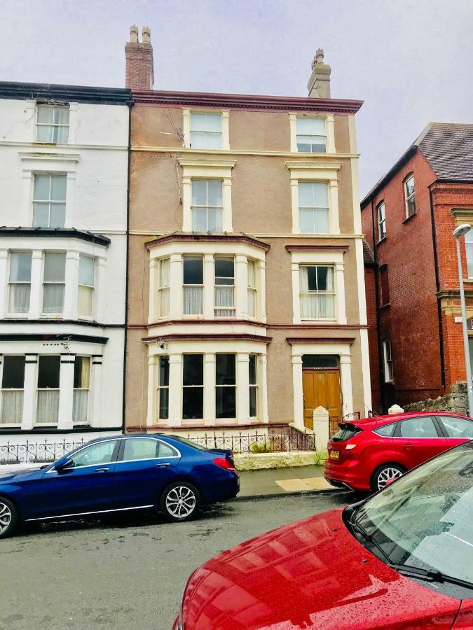 Апартаменты 7 Llewelyn Avenue Лландидно Экстерьер фото