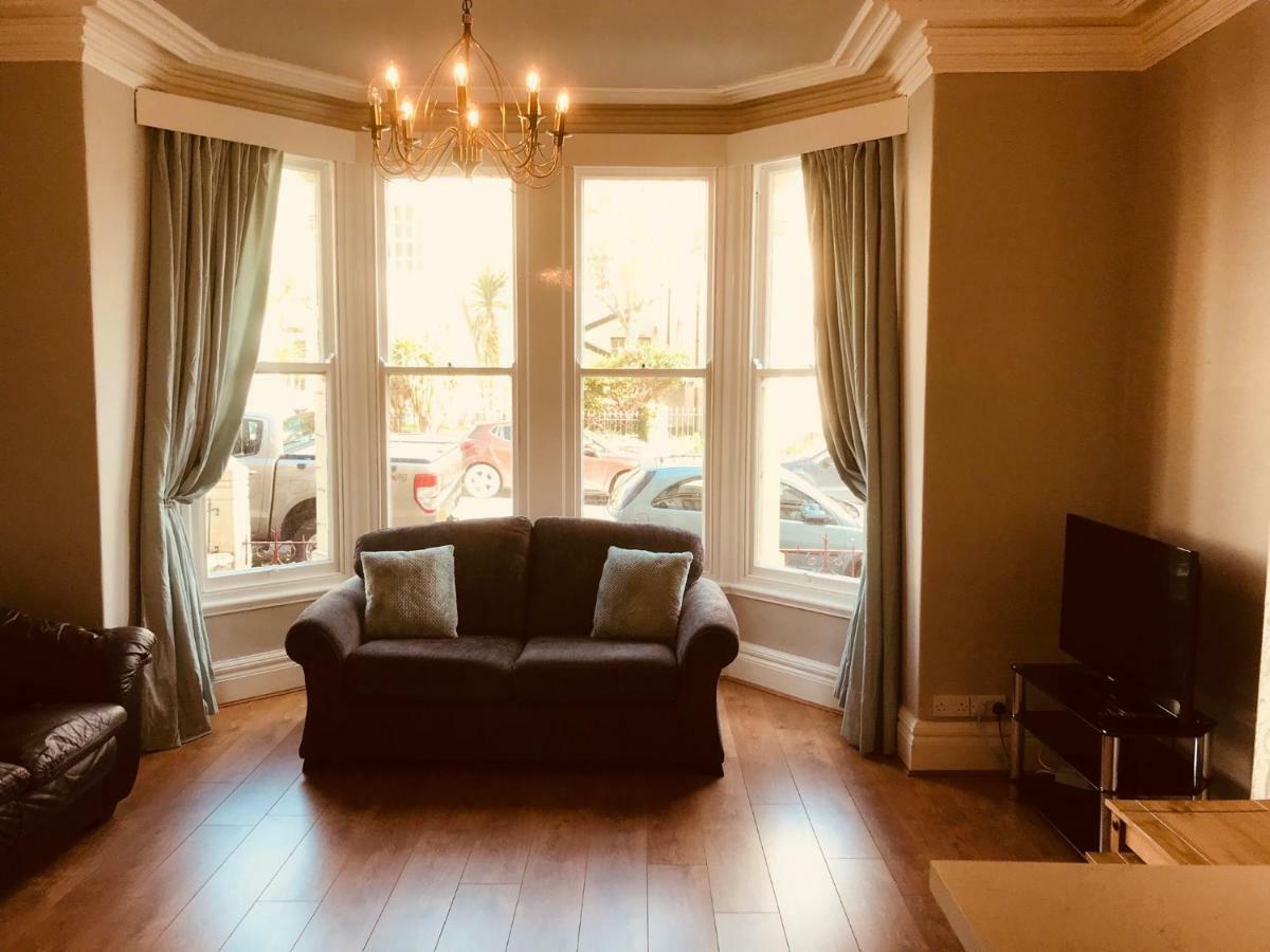 Апартаменты 7 Llewelyn Avenue Лландидно Экстерьер фото