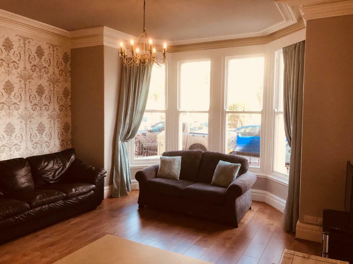 Апартаменты 7 Llewelyn Avenue Лландидно Экстерьер фото
